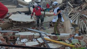 snake robots slithered into venezuelas collapsed buildings they came back with no survivors Camera scanning through the darkness, the robot pushed 15 to 20 feet into the shattered interior of an apartment block in La Guaira, as a father waited nearby, hoping the machine would locate his son. It did not. Either the boy wasn't there or he couldn't be reached. Even so, the man expressed his gratitude to the researchers.