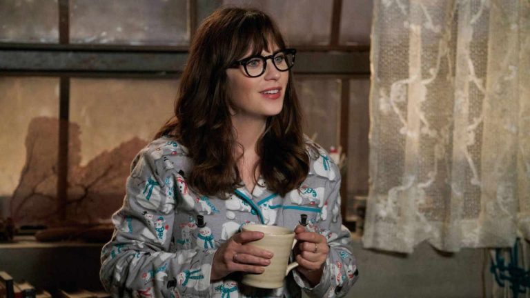 11 american sitcoms that will never fade away Certain shows simply refuse to fade. Generations who hadn't been born when these sitcoms first aired will go on quoting them, discovering them, and forming fan communities around them.