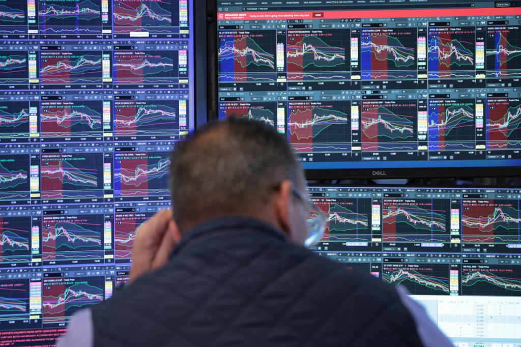 rate limbo is steering the etf industrys next push toward clos Last month's decision by the Fed to stand pat is doing more to funnel money into an obscure pocket of the ETF market than any single product launch has.