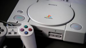 three ps1 games that sat on every 90s kids shelf By rights, the PS1 should have flopped. Sony had never shipped a console, it was gambling on CD-ROMs while Nintendo held the line on cartridges, and the market showed no obvious gap for a newcomer.