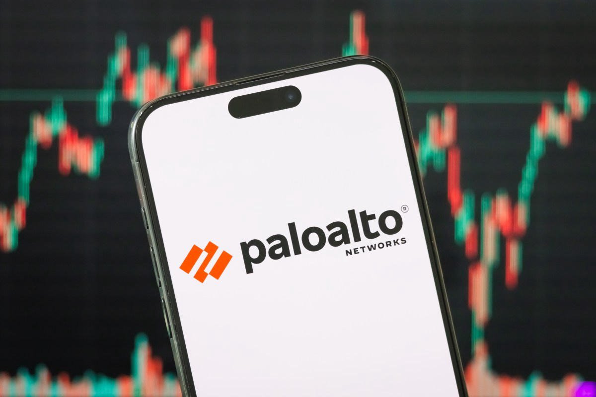 consoles 500m sale to palo alto networks two years old three times its last valuation Palo Alto Networks handed over $500 million in cash and stock to acquire Console, a startup that hadn't been founded three years ago, according to two people familiar with the transaction. When the two companies confirmed the deal on Tuesday, no price was disclosed.