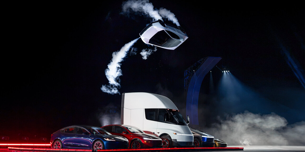 Tesla Roadster Rocket Is the Cool 'Flying' Car You Can’t Have - Decrypt